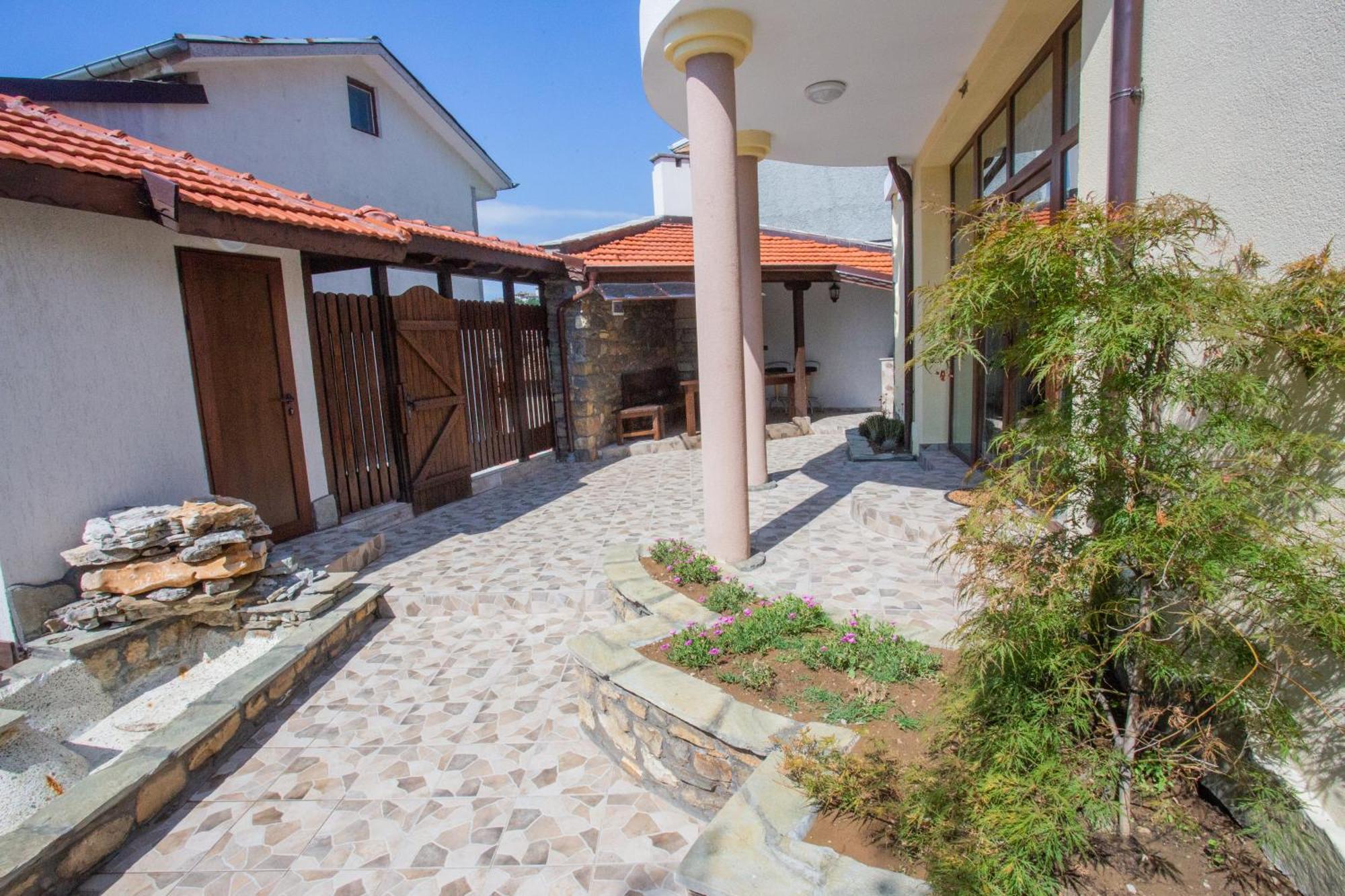 Къща За Гости Angelovi Veliko Tarnovo Luaran gambar