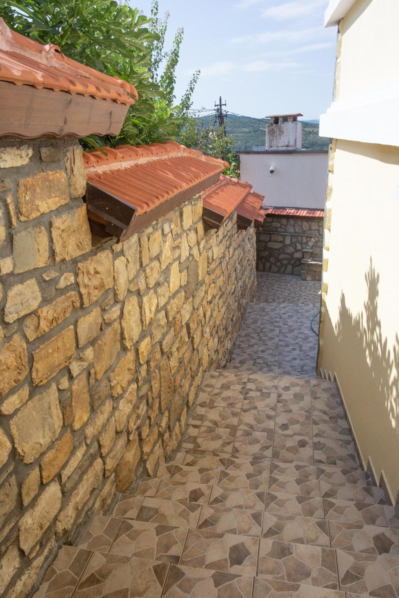 Къща За Гости Angelovi Veliko Tarnovo Luaran gambar